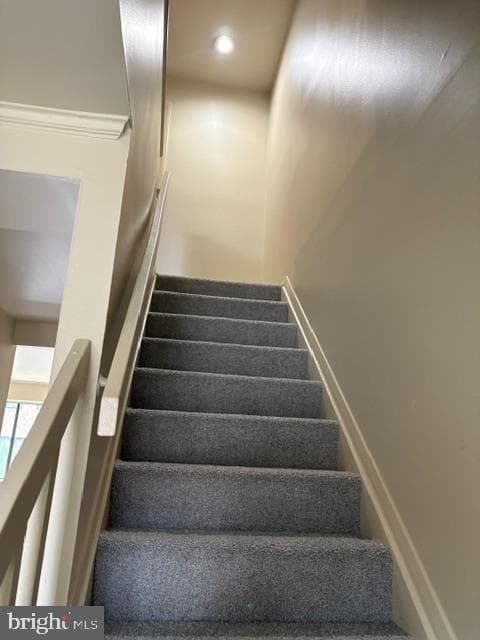 6976 Knighthood Lane photo 10
