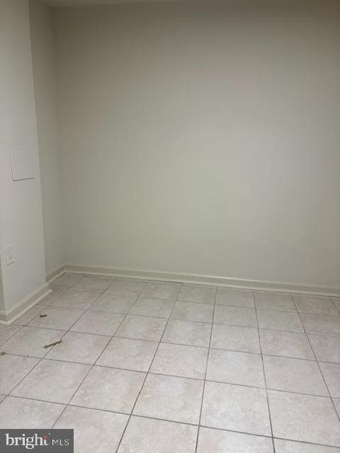 6976 Knighthood Lane photo 15