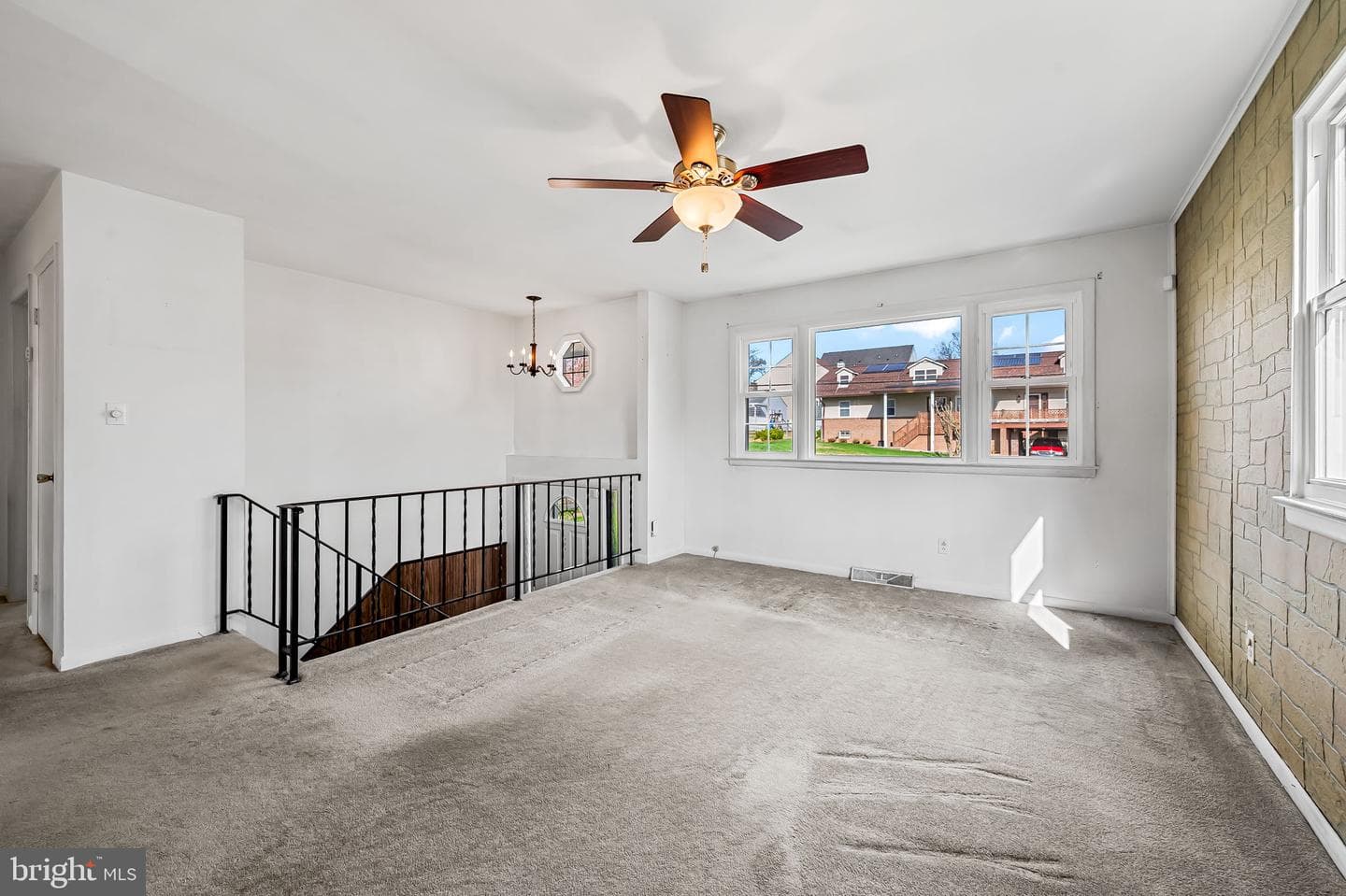 9382 N Laurel Road photo 4