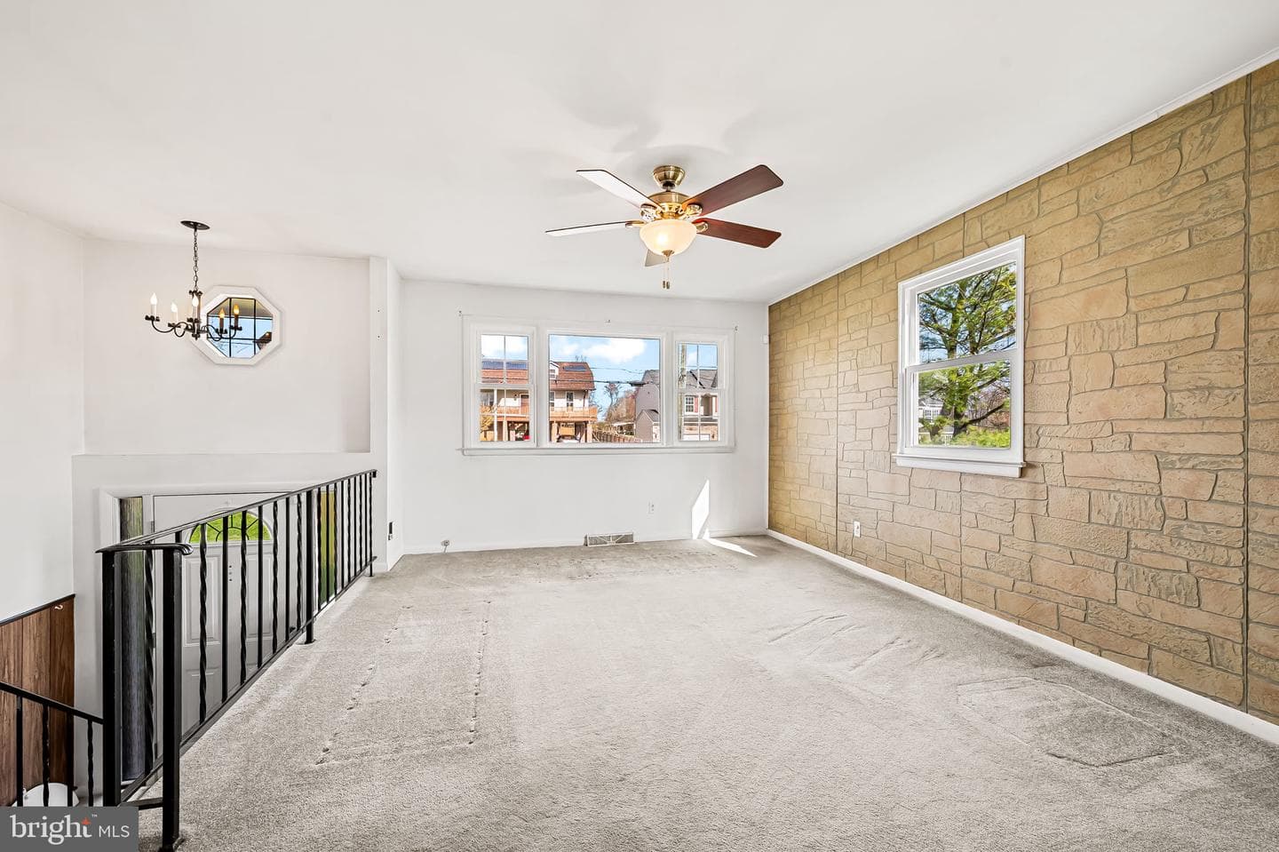 9382 N Laurel Road photo 5