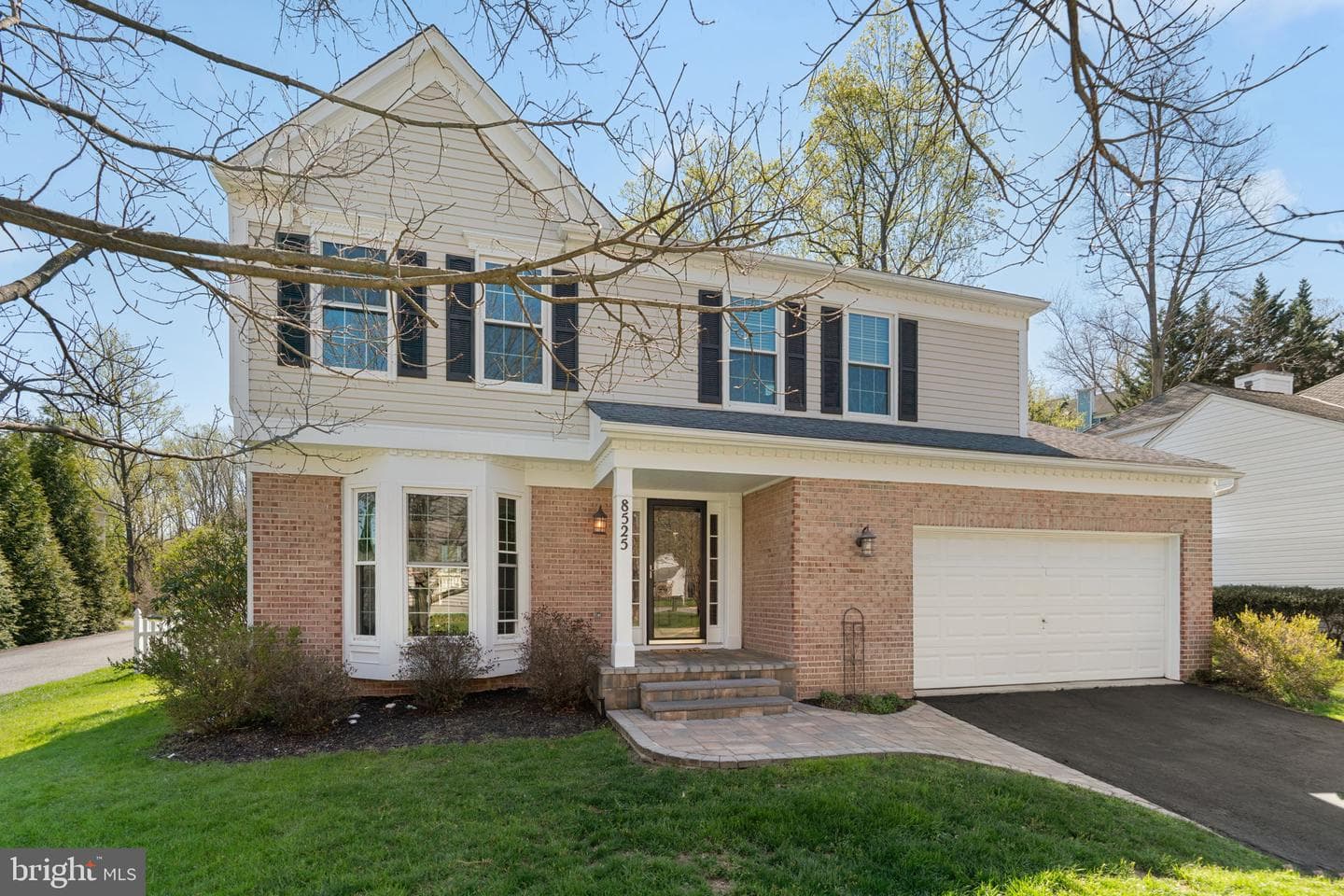 8525 Trail View Drive photo 2