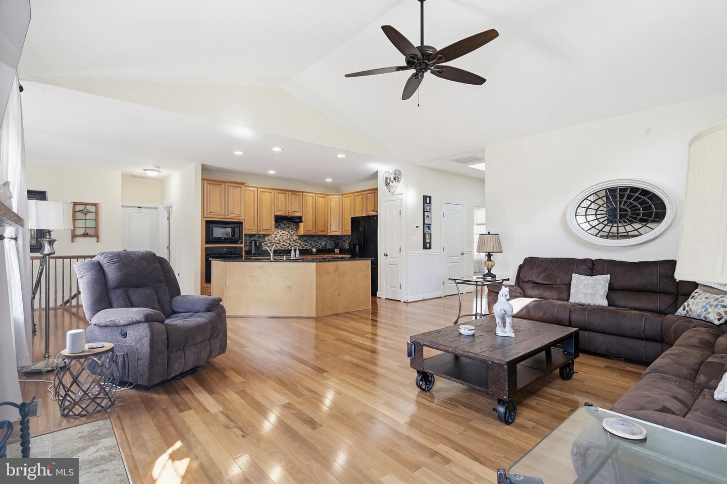 8951 Chapel Avenue photo 11