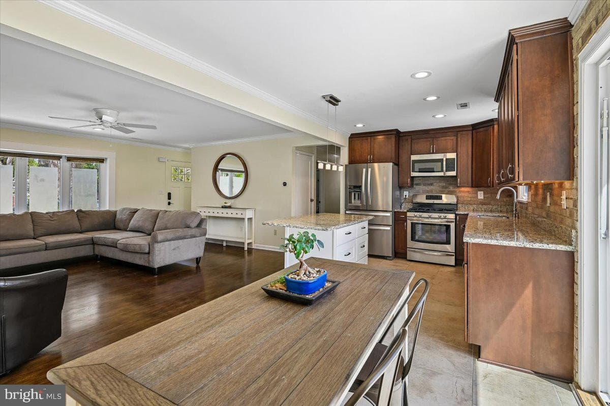 10121 Colonial Drive photo 9