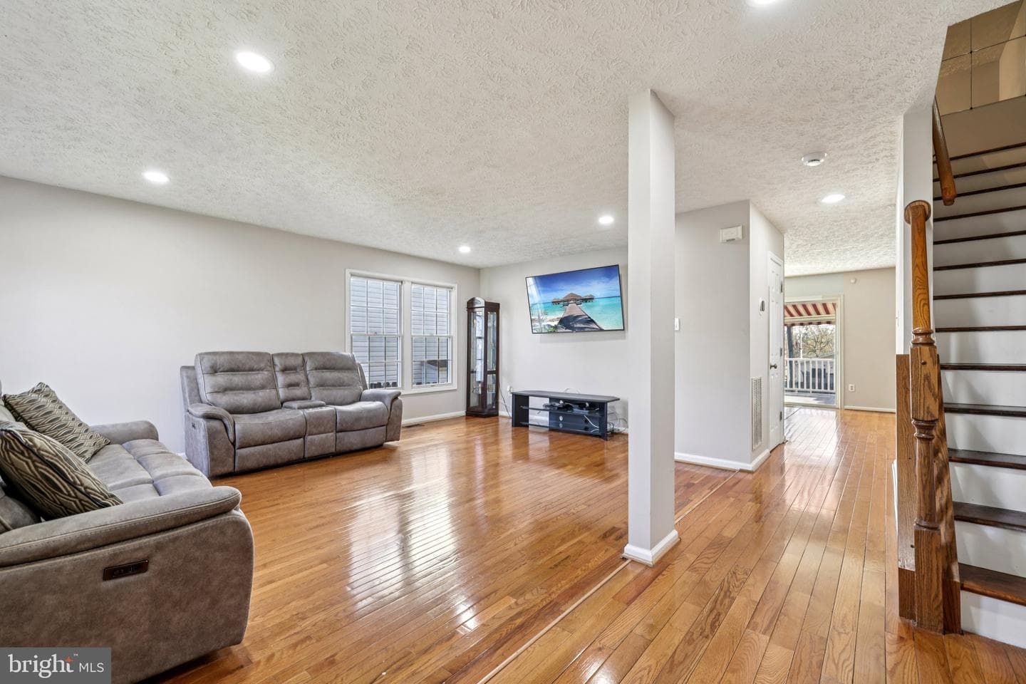 9608 Norfolk Avenue photo 2