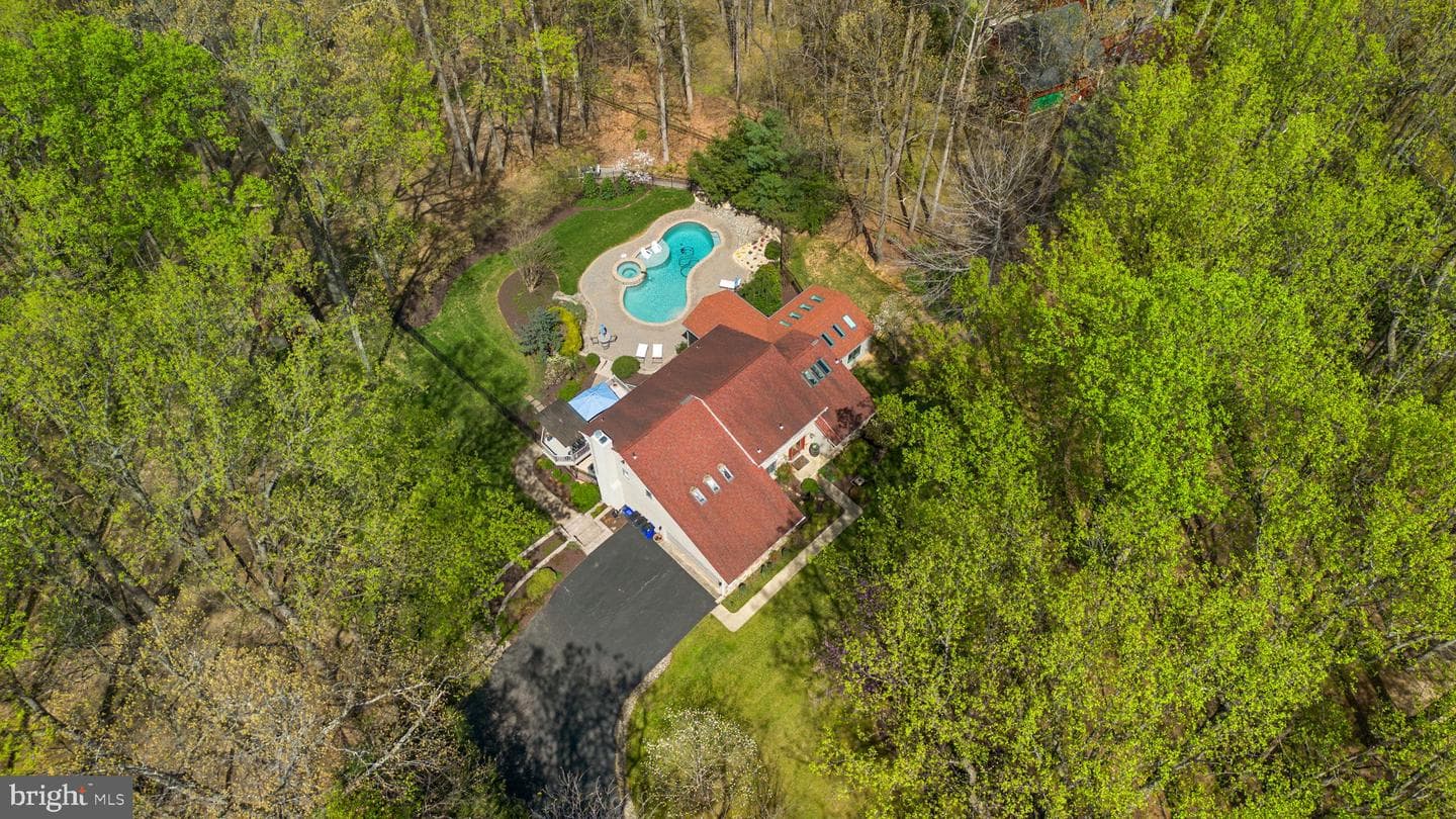 7310 Meadow Wood Way photo 2