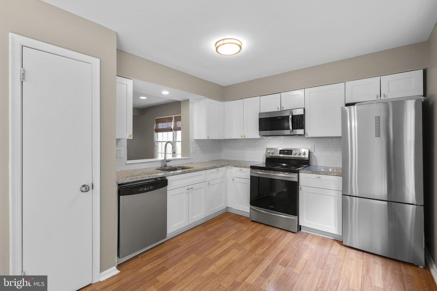 10314 College Square photo 11