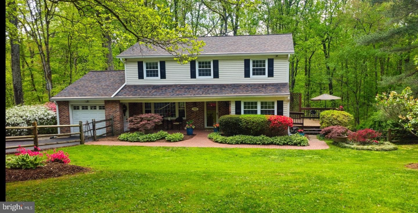 7946 Helmart Drive photo 2