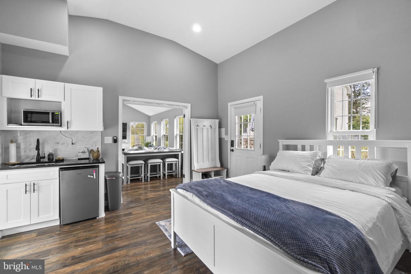 14106 Howard Road photo 35