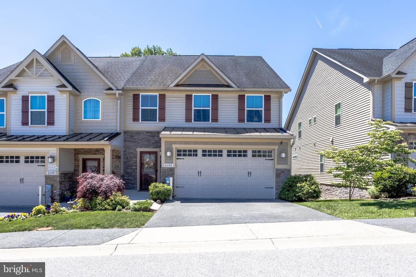 6486 Park Forest Circle photo 2