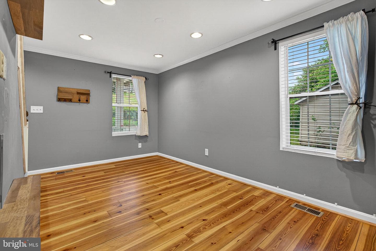 8669 Frederick Road photo 12