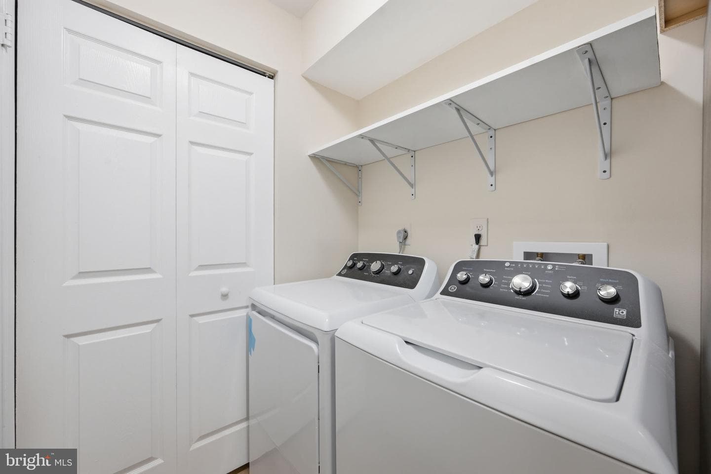 9045 N Laurel Road #k photo 13