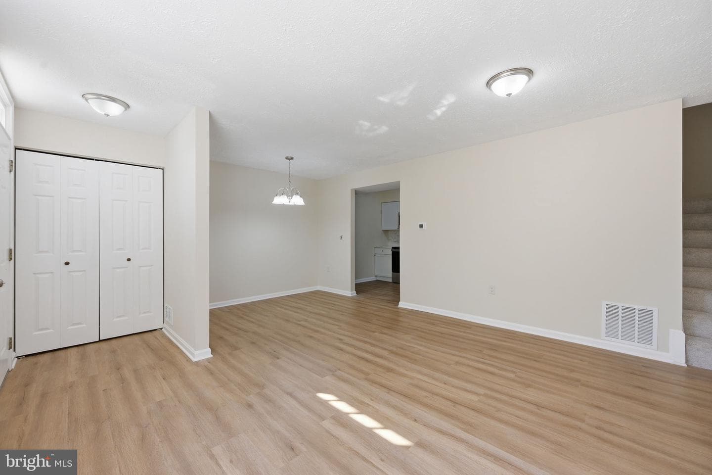 9045 N Laurel Road #k photo 5