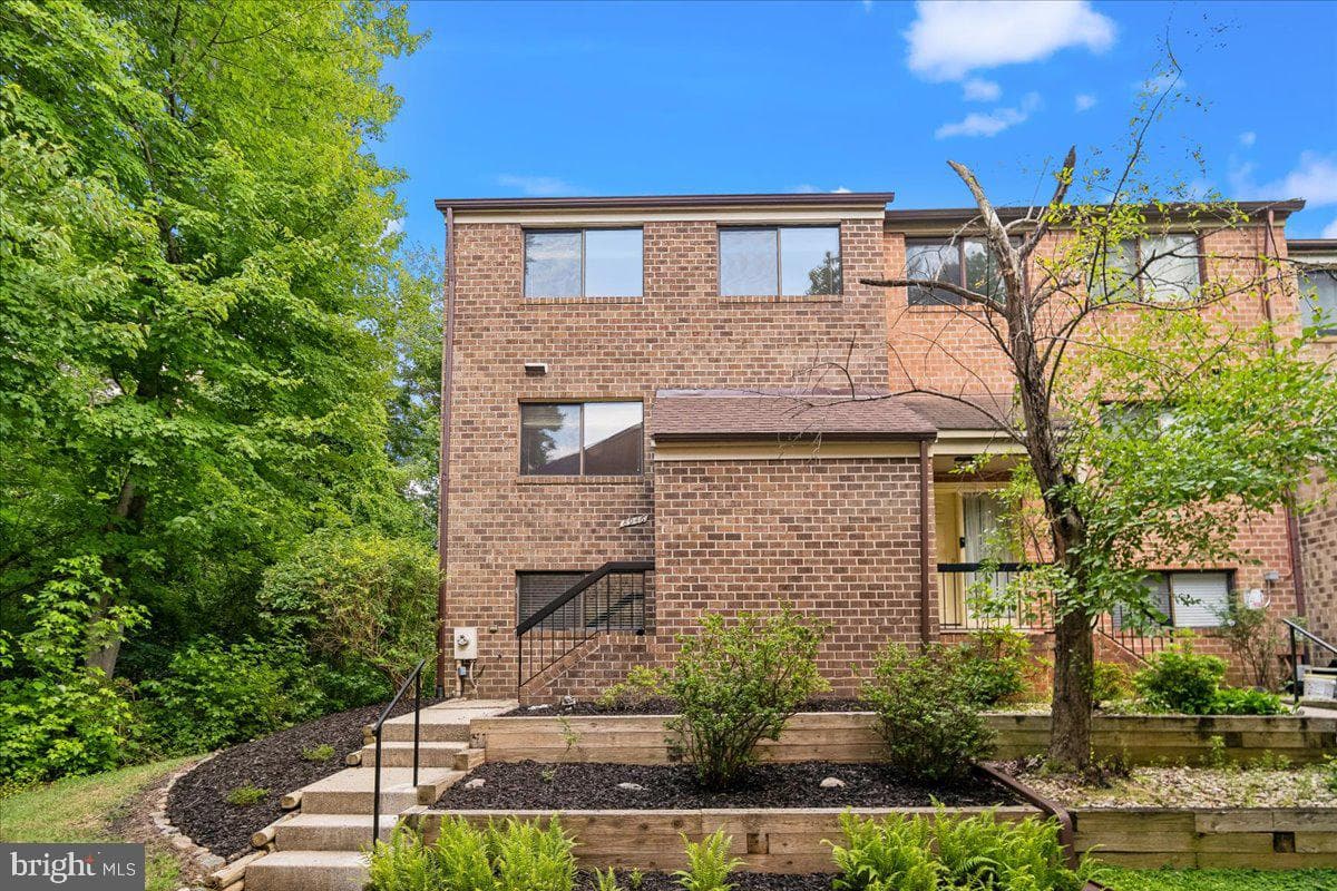 8946 Skyrock Court, Columbia