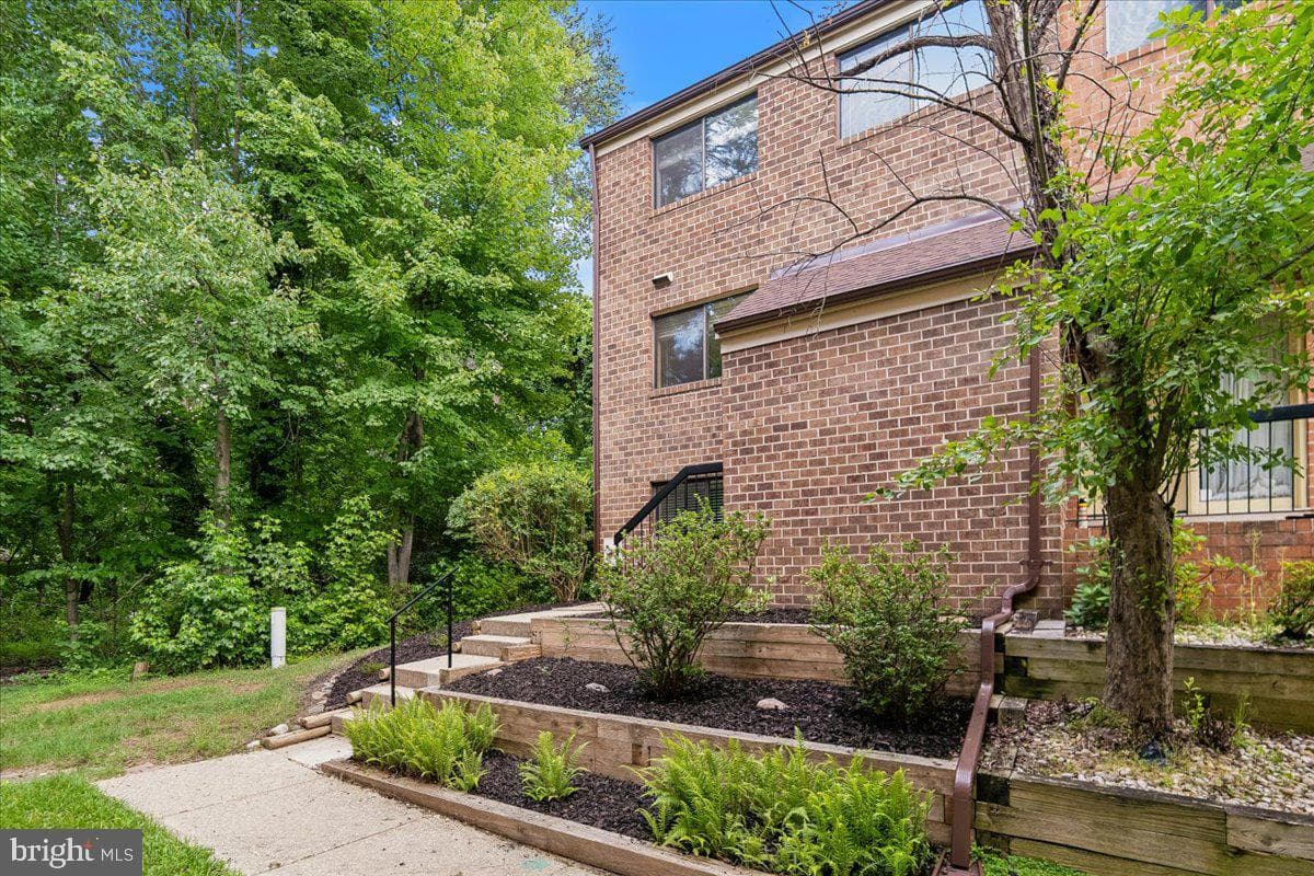 8946 Skyrock Court, Columbia