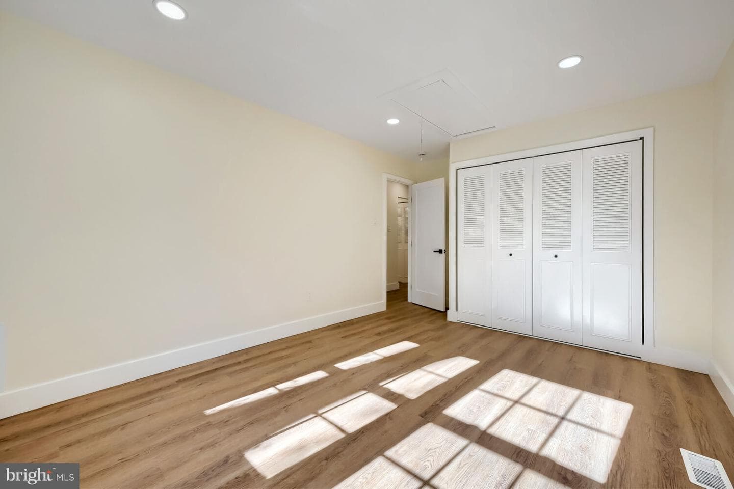 5501 Woodenhawk Circle photo 9