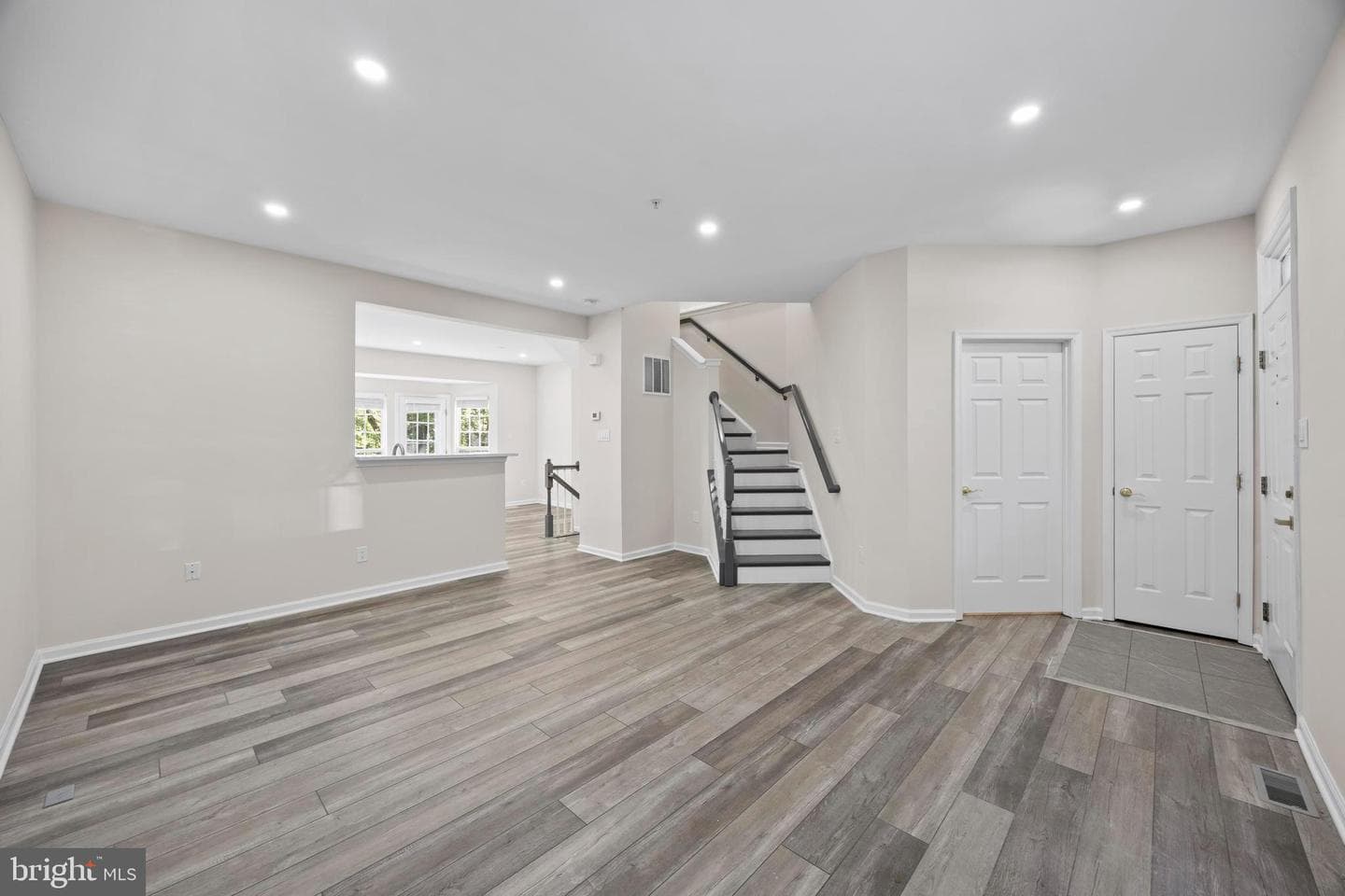 8880 Papillon Drive photo 9