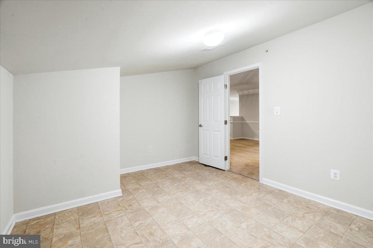 2372 Adam David Way photo 34