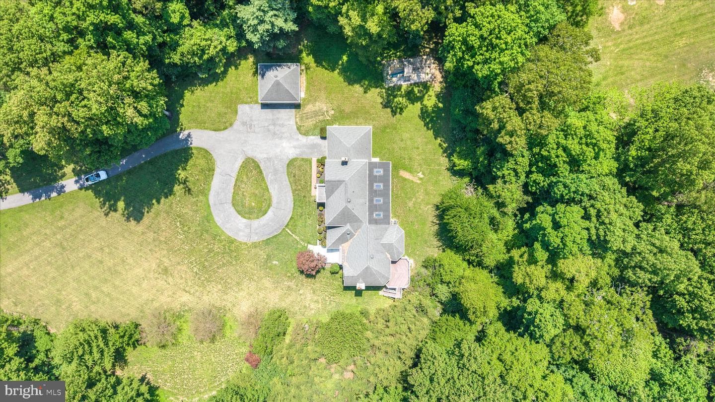 6667 Luster Drive photo 3