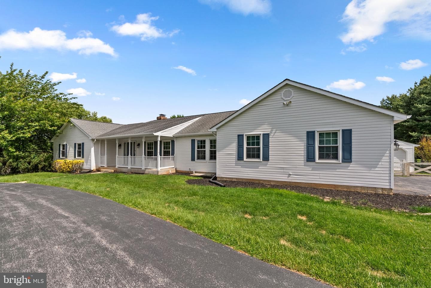 17513 Country View Way photo 3