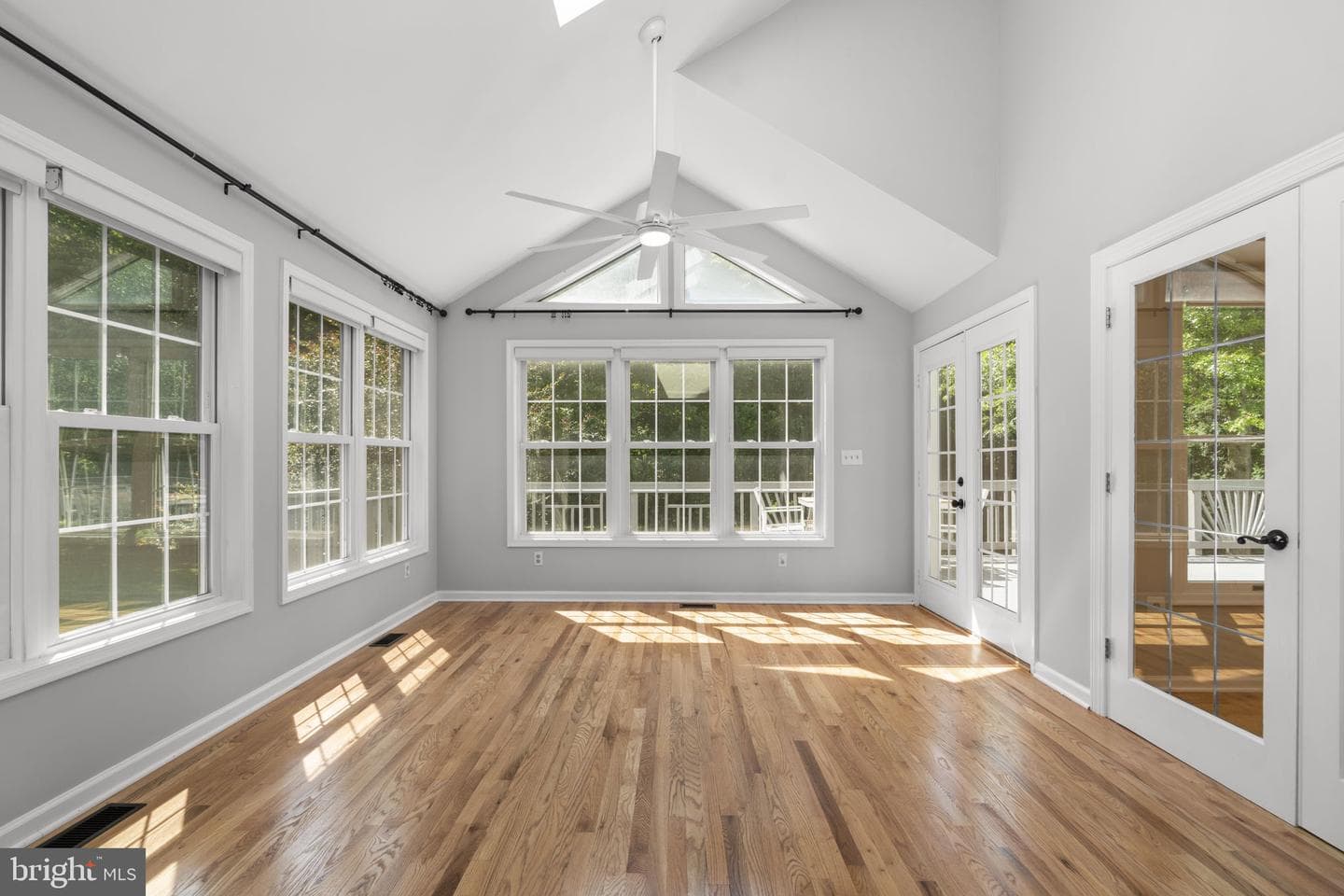 3131 Kings Court photo 4