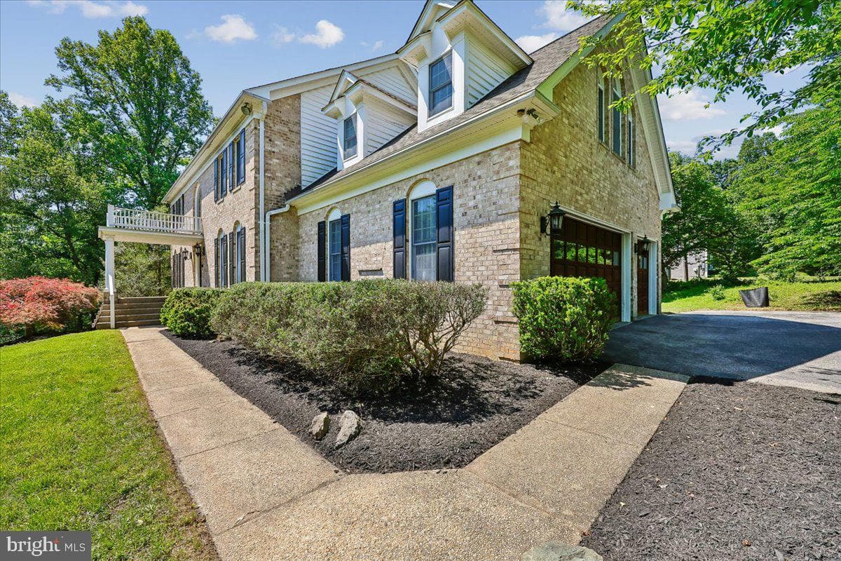 8516 Blounts Lane photo 3