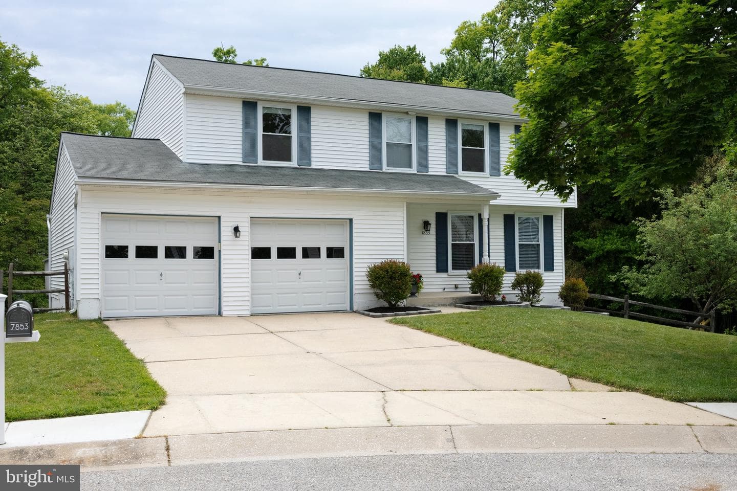 7853 Grassy Garth photo 2