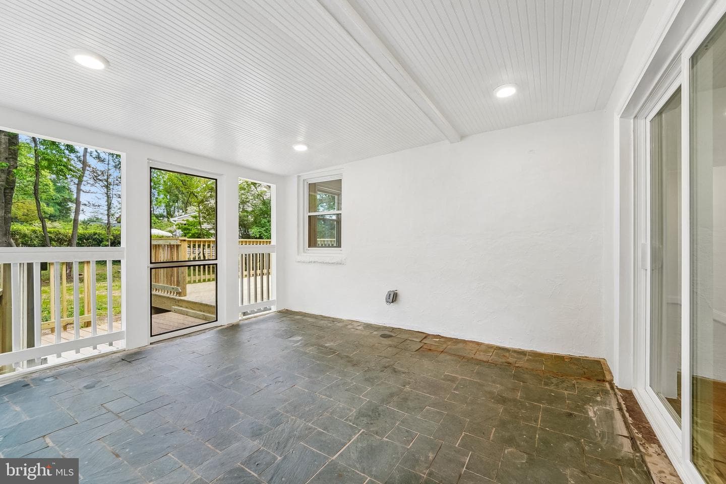 3045 Saint Johns Lane photo 14