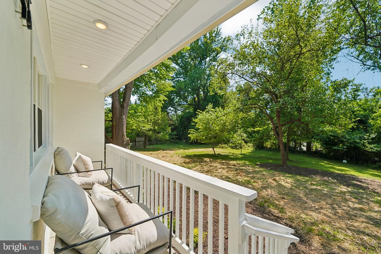 3045 Saint Johns Lane photo 2