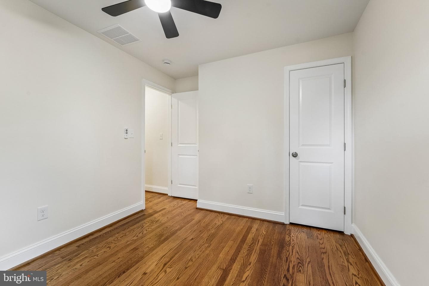 3045 Saint Johns Lane photo 22