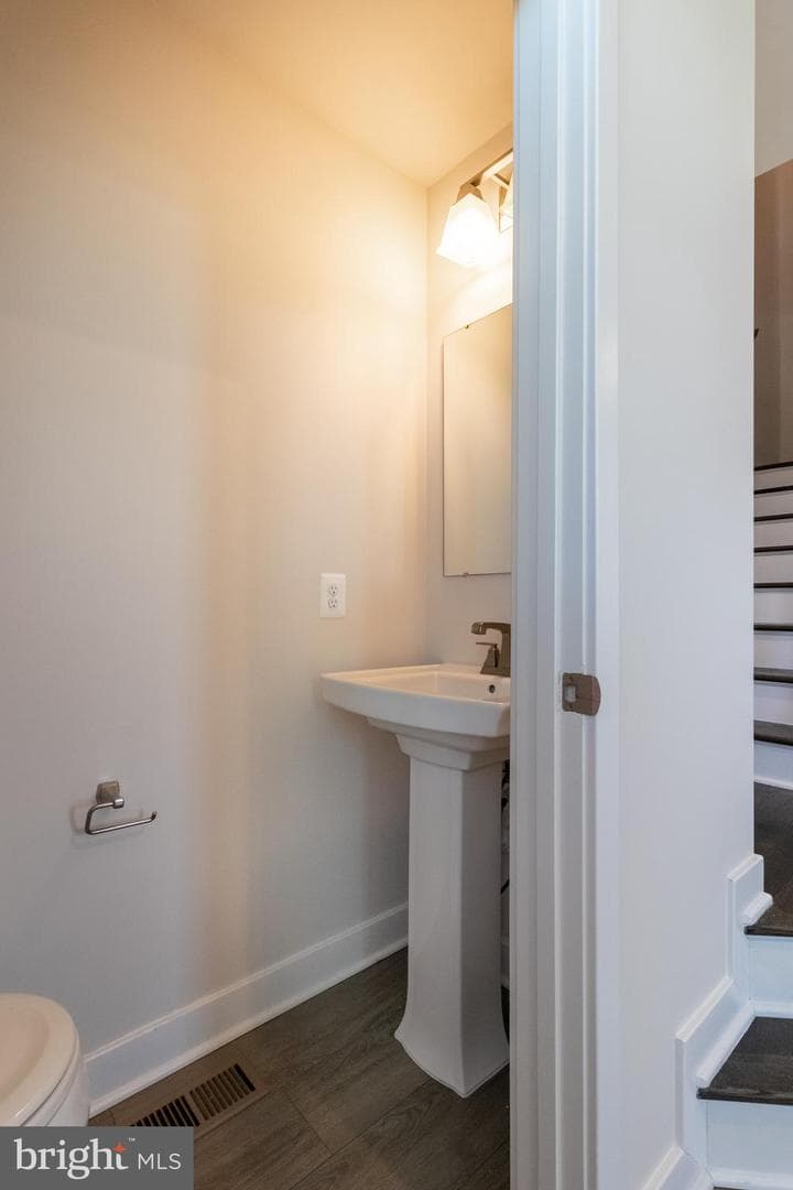 8100 Primrose Lane photo 15