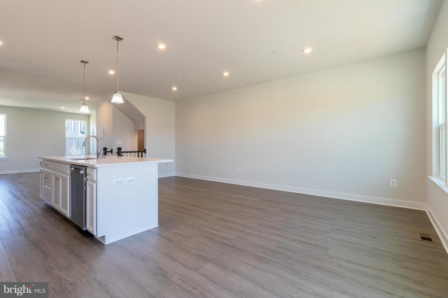 8100 Primrose Lane photo 19