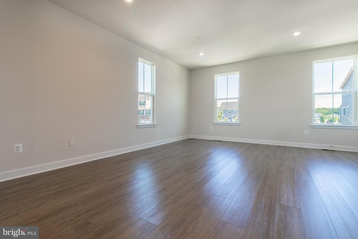 8100 Primrose Lane photo 27