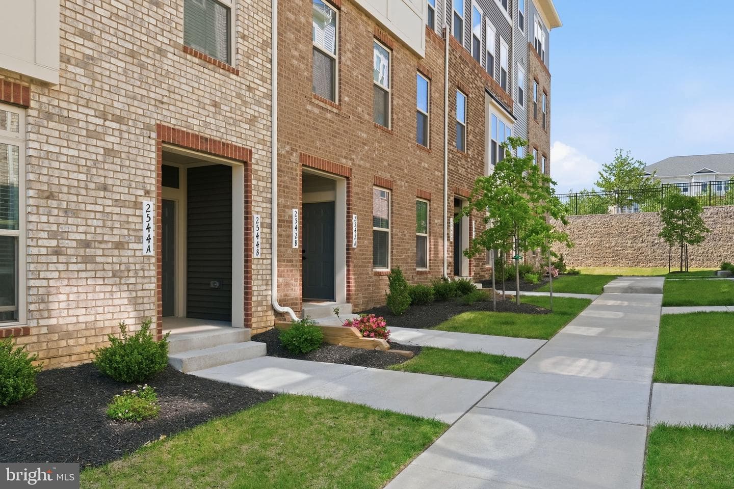 2542 Verona Pl # B photo 2
