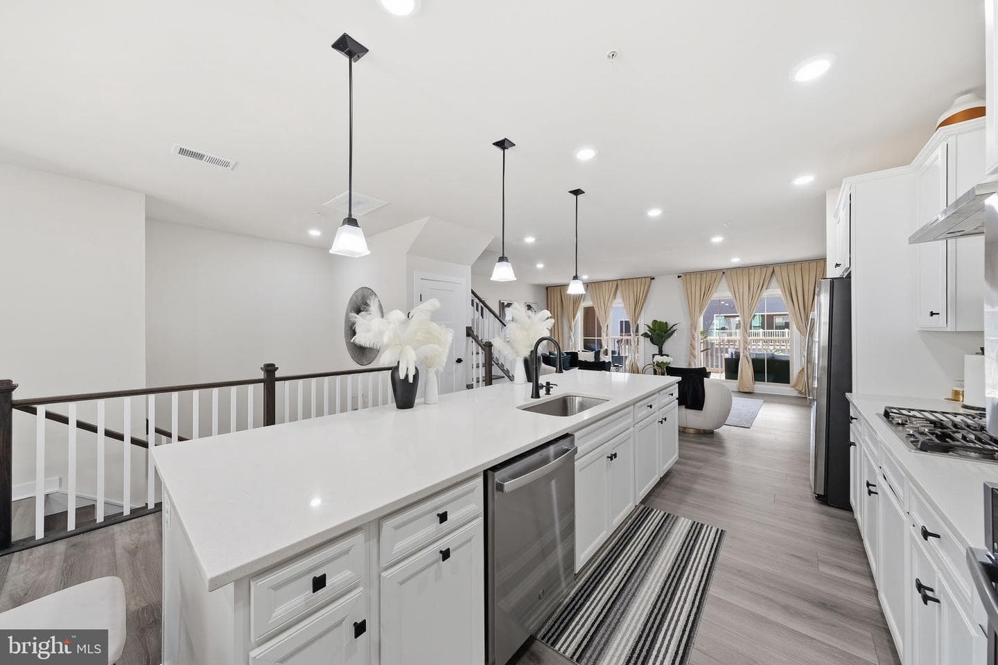 2542 Verona Pl # B photo 6
