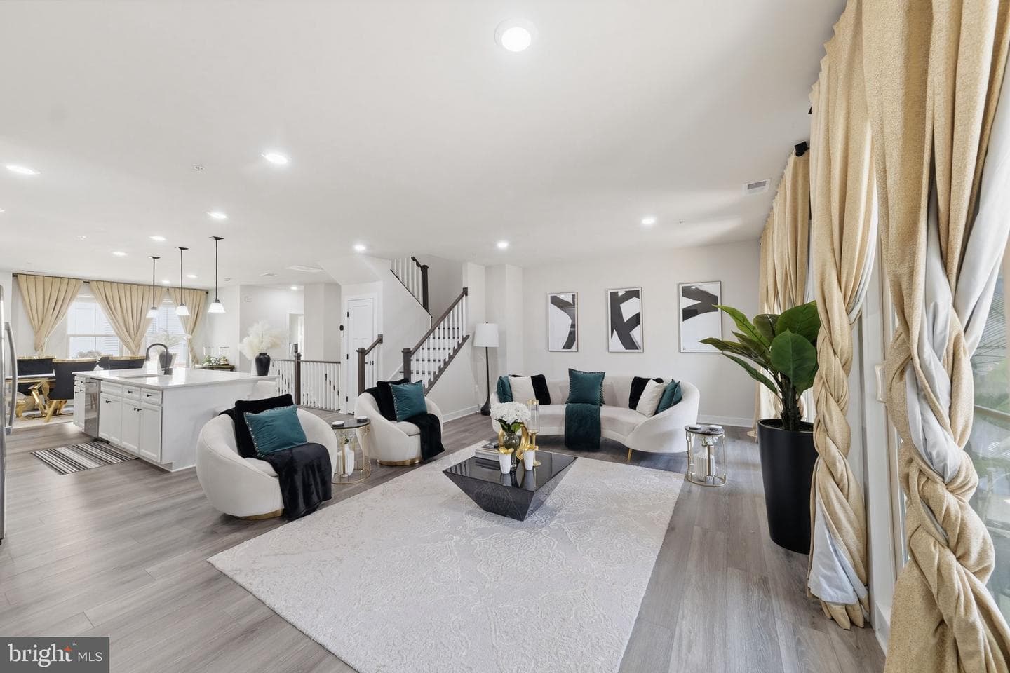 2542 Verona Pl # B photo 8