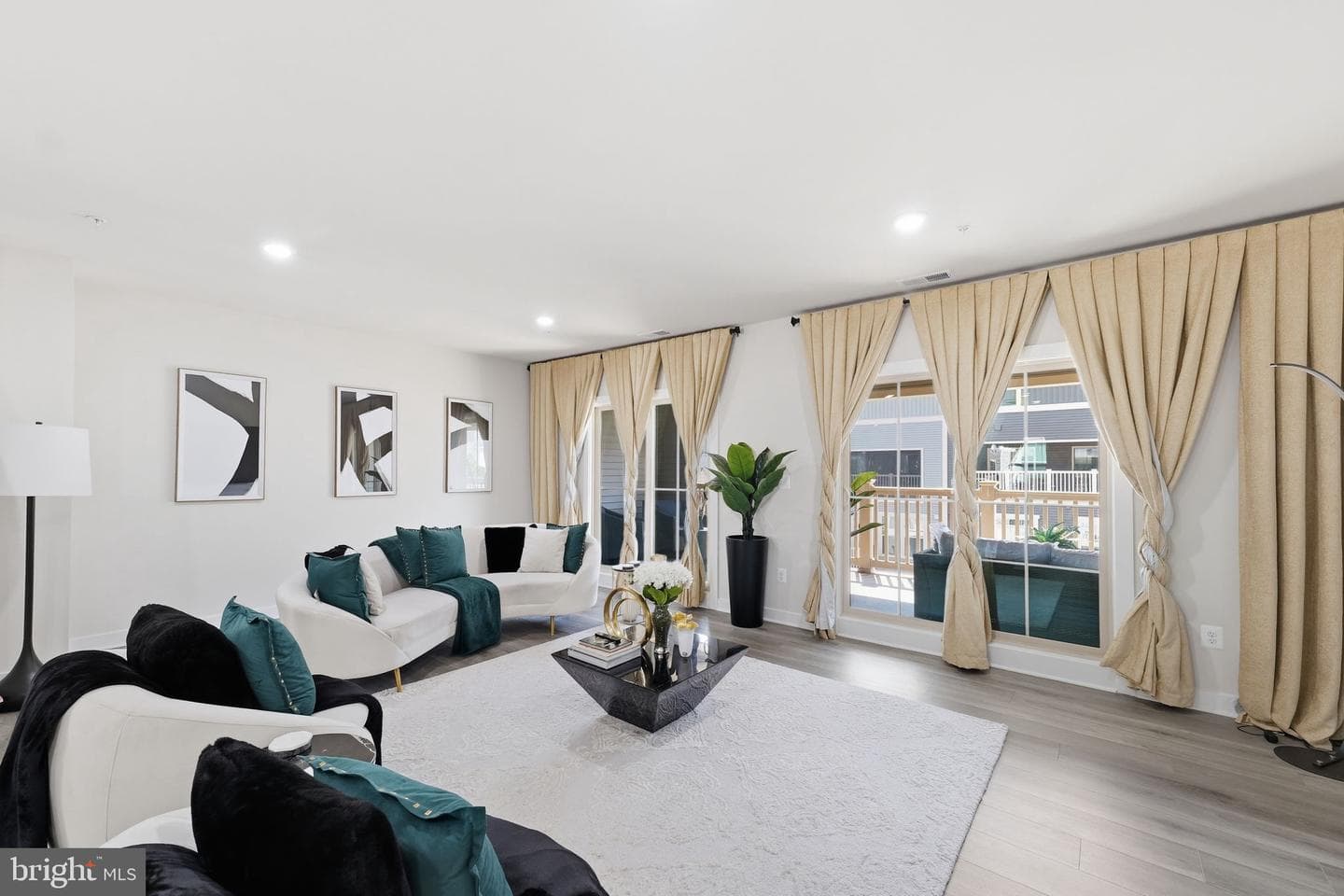 2542 Verona Pl # B photo 9