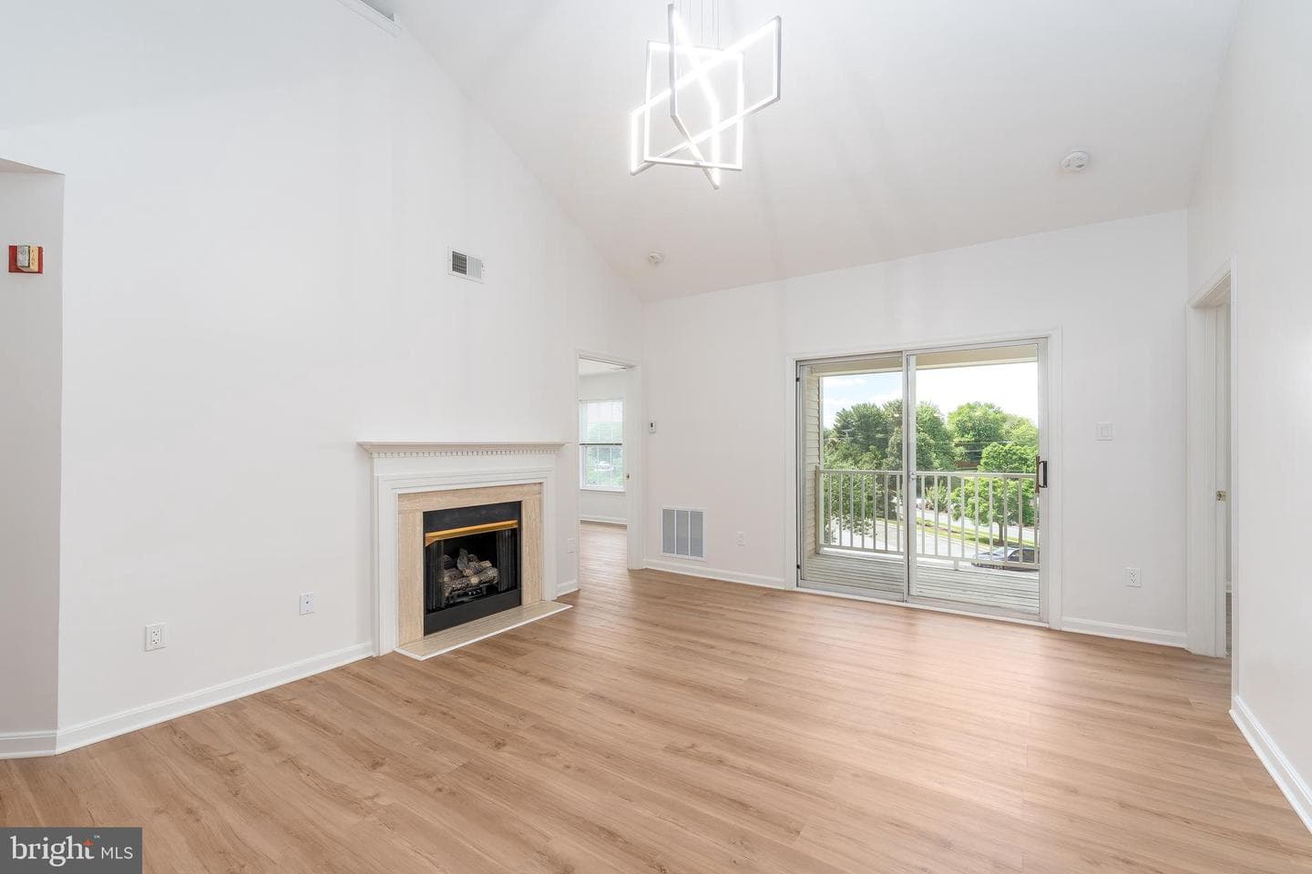 9060 Gracious End Court #301 photo 3