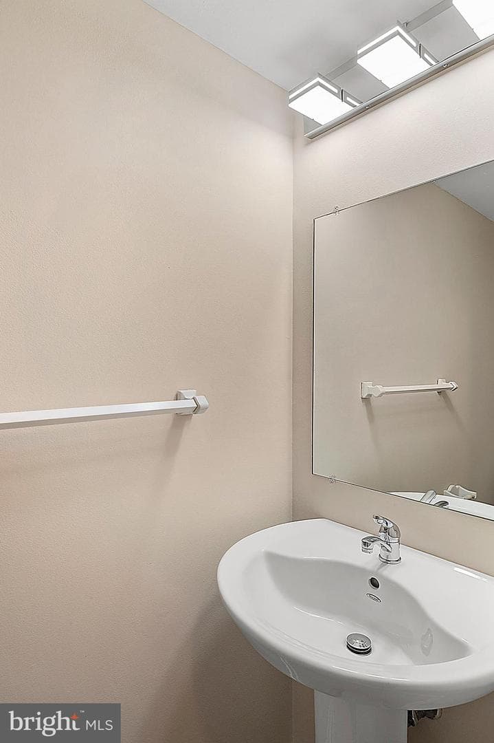 5678 Thicket Lane photo 16