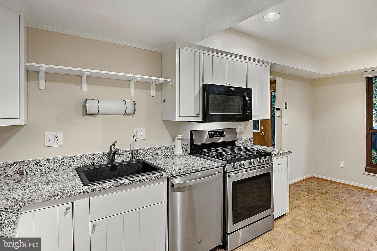 5678 Thicket Lane photo 9