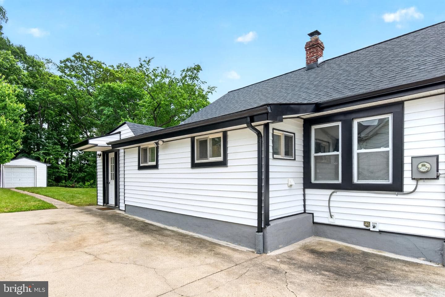 9081 Dumhart Road photo 5