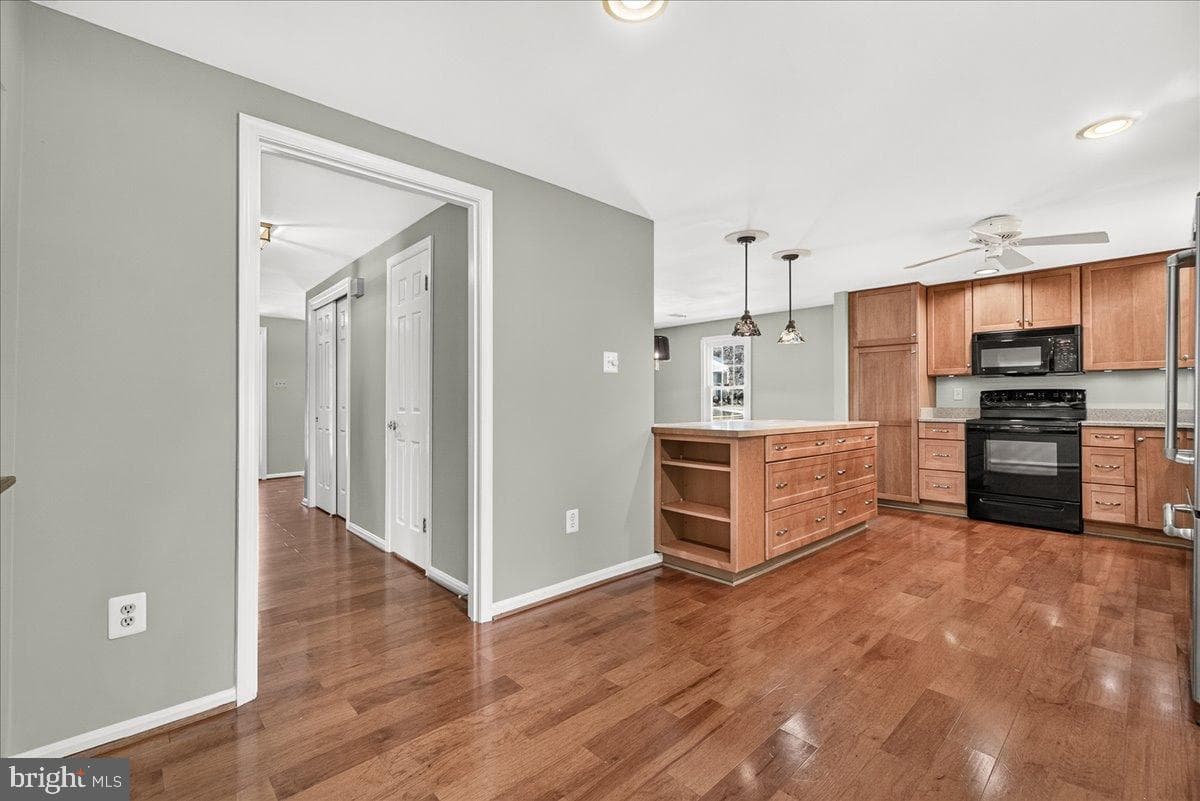 6630 Windsor Court photo 13