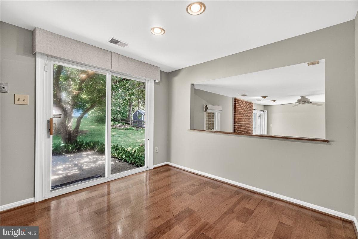 6630 Windsor Court photo 14