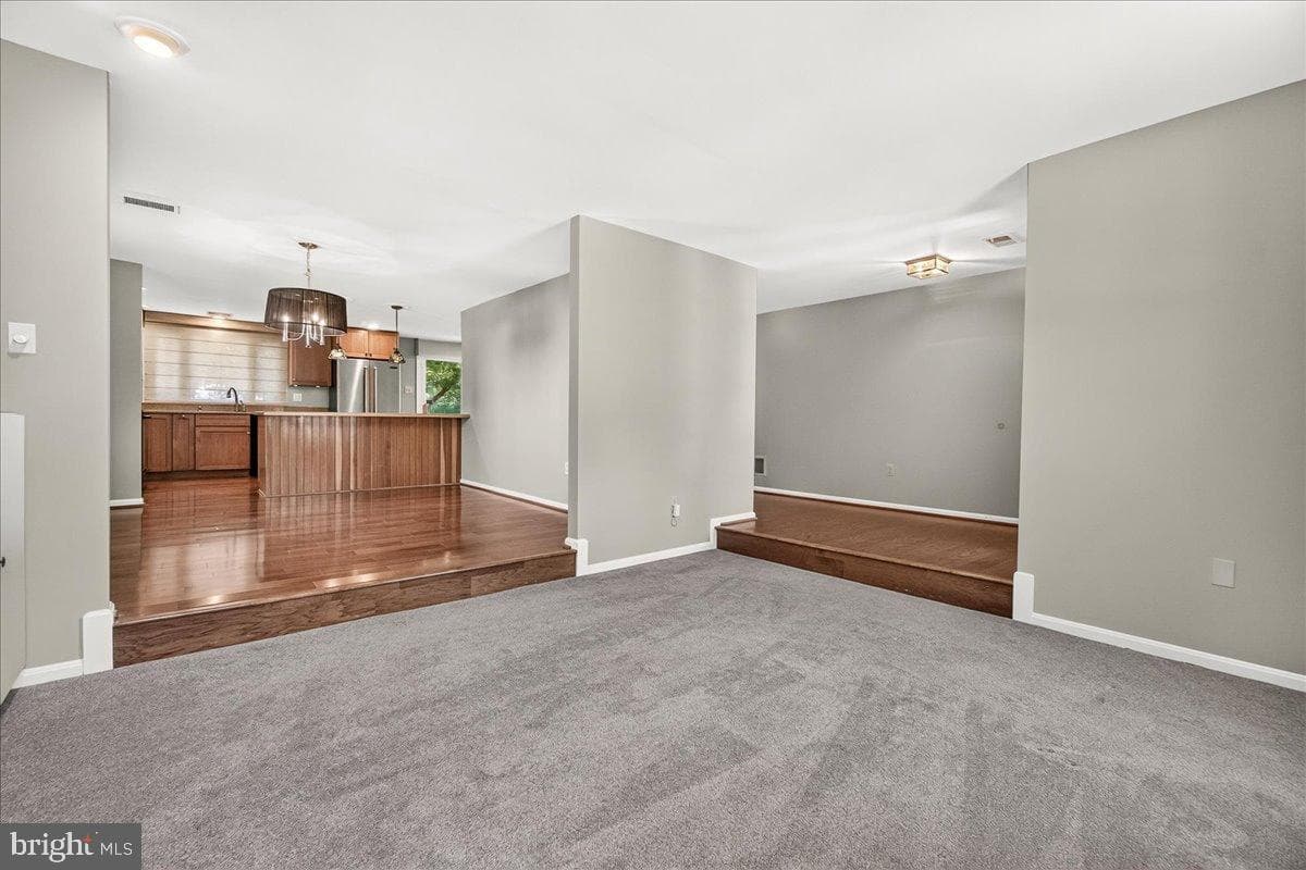 6630 Windsor Court photo 4