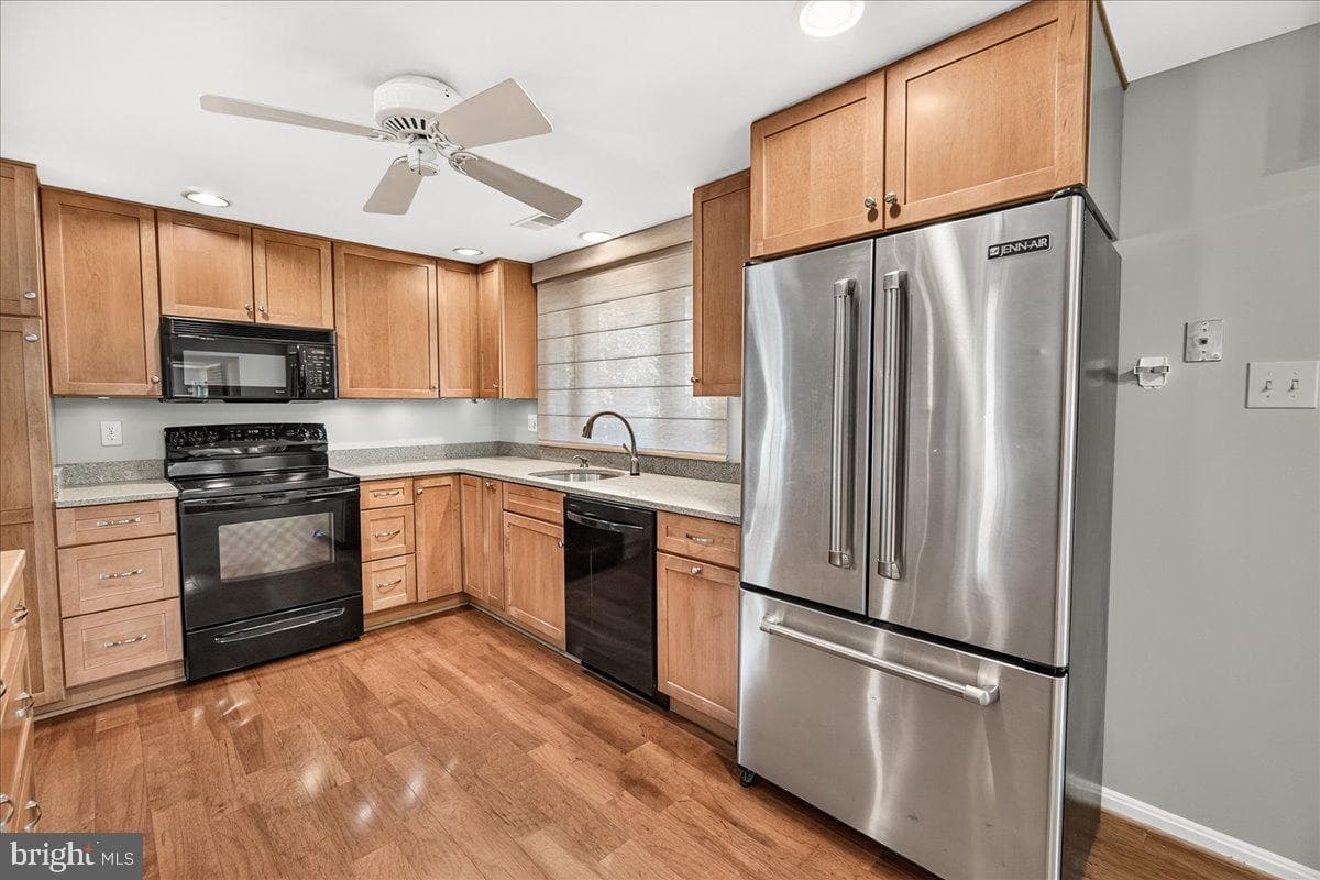 6630 Windsor Court photo 9