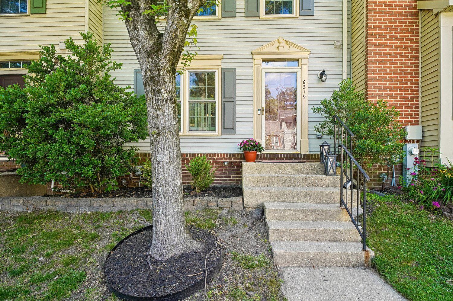 6219 Stratford Court photo 2