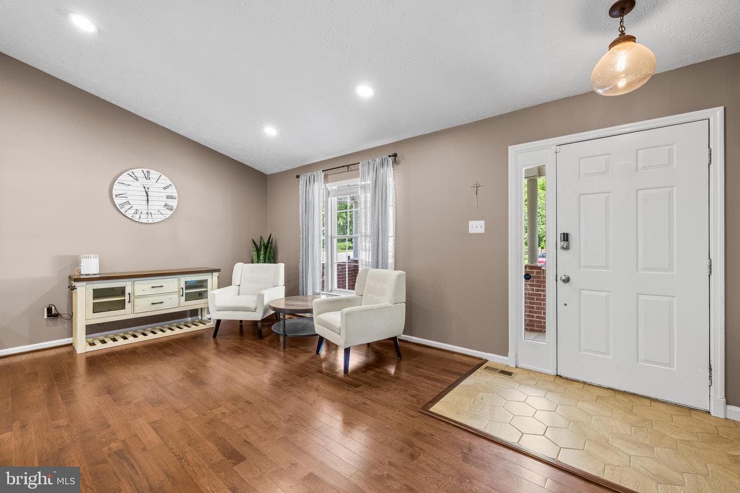 6055 Adcock Lane photo 10