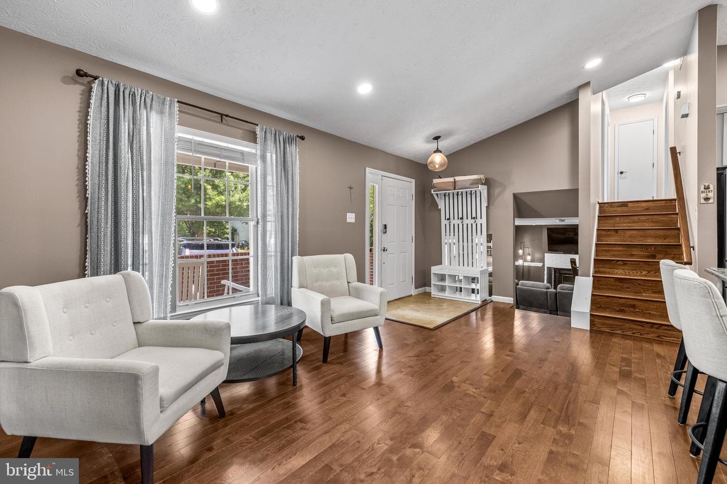 6055 Adcock Lane photo 12