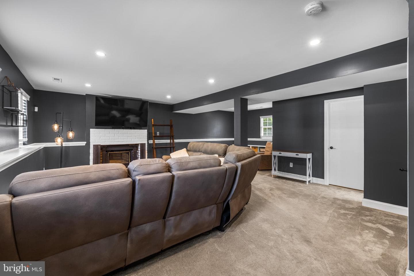 6055 Adcock Lane photo 16