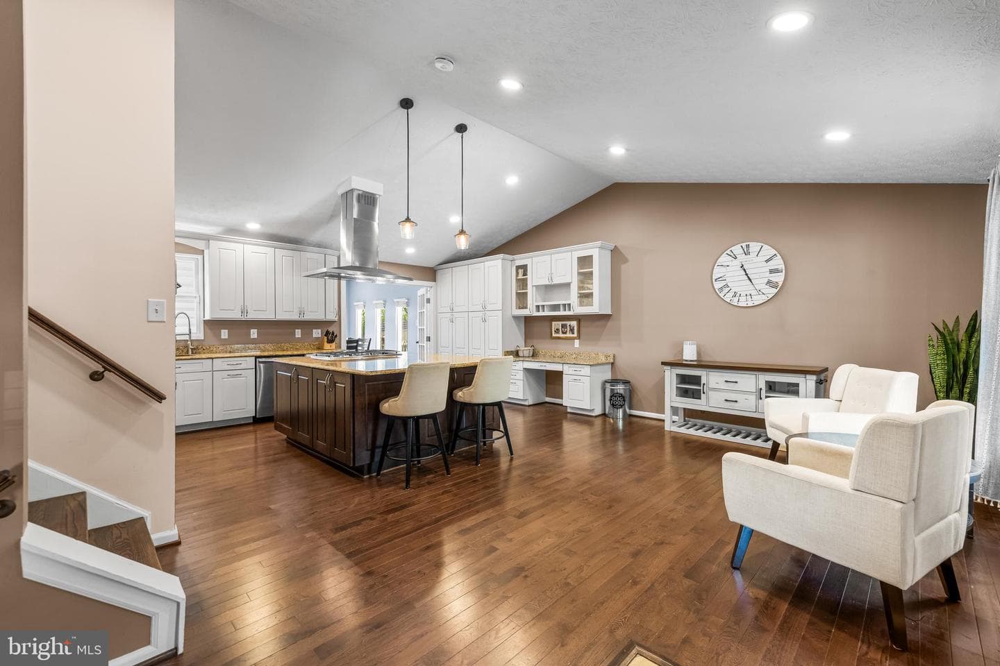 6055 Adcock Lane photo 4