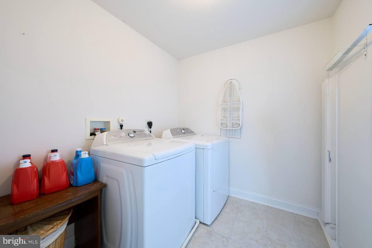 2605 Queensland Drive photo 32